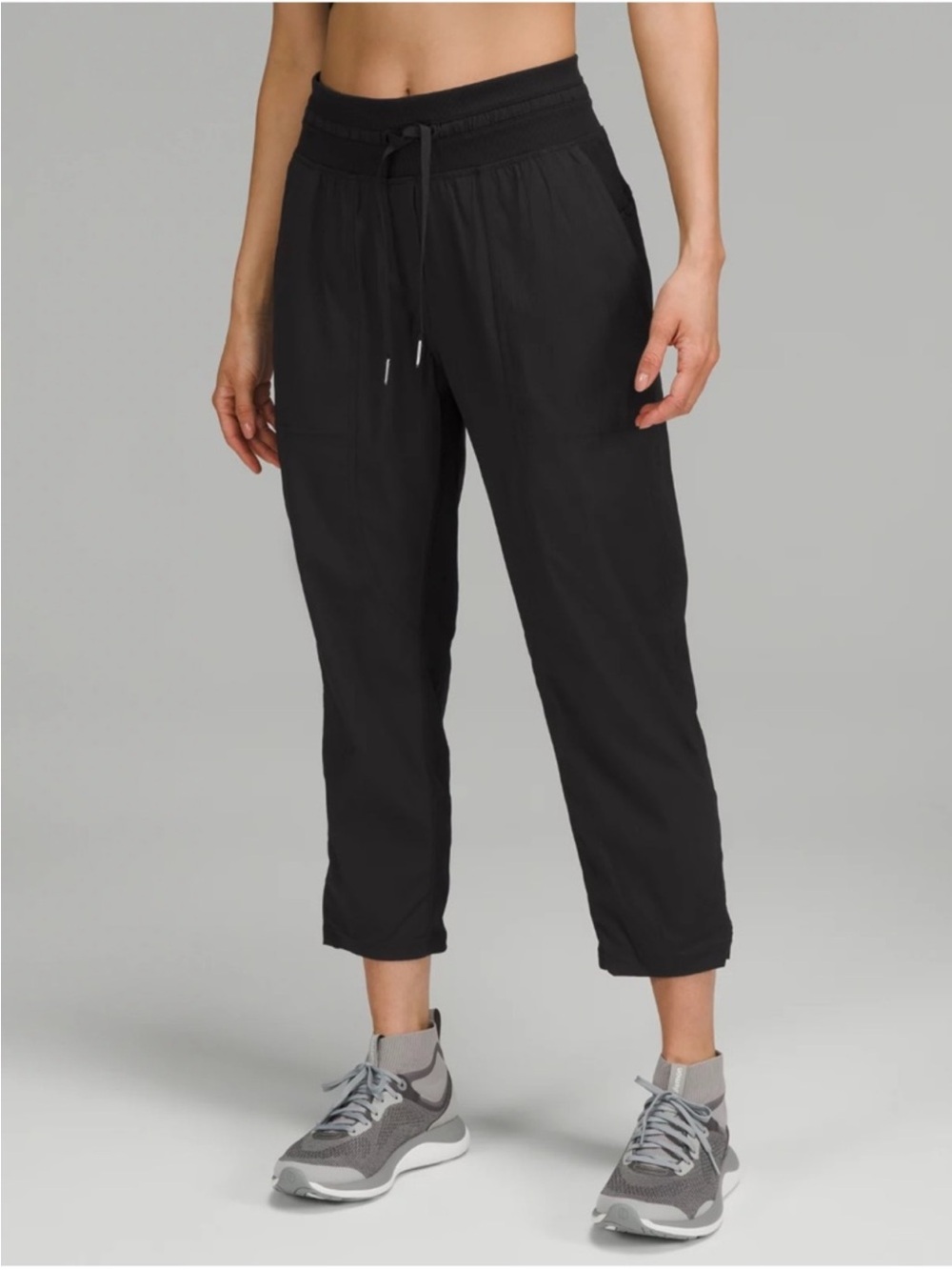 Lululemon Athletica dance studio cropped size 8 black drawstring waist